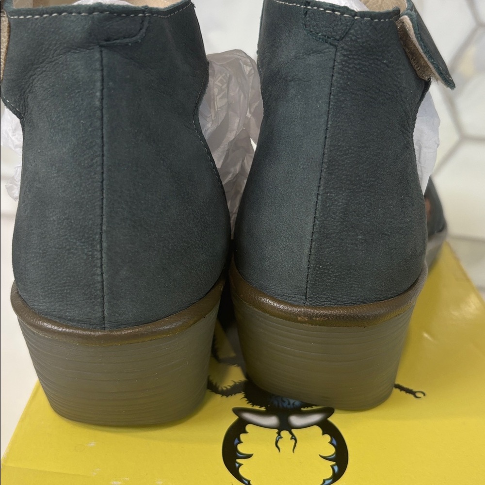 FLY London Cupido Leather Ankle Strap Closed Toe Wedge Taupe Size EU 38 US7/7.5 - Picture 4 of 9